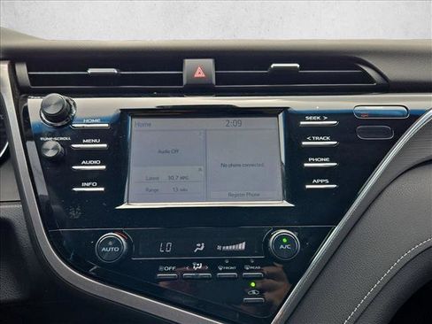 Used 2018 Toyota Camry SE FWD image 14