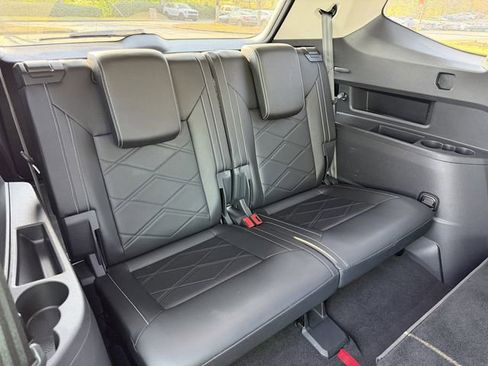 Used 2025 Volkswagen Atlas SE image 31