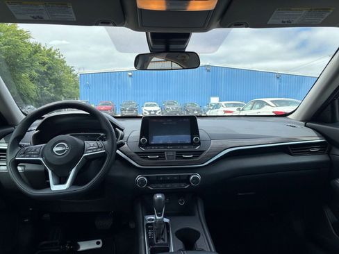 Used 2025 Nissan Altima 2.5 SV FWD image 33