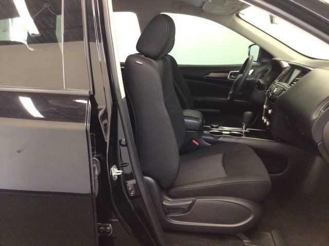 Used 2020 Nissan Pathfinder S AWD/4WD image 9