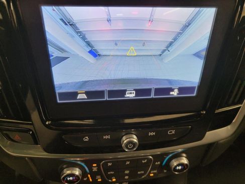 Used 2023 Chevrolet Traverse LT image 14