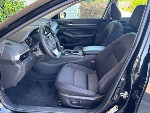 Used 2025 Nissan Altima 2.5 SV FWD image 28