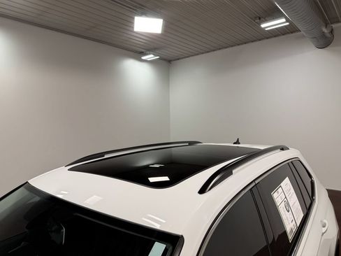 Used 2018 Volkswagen Tiguan SE w/ Panoramic Sunroof Package AWD/4WD image 42