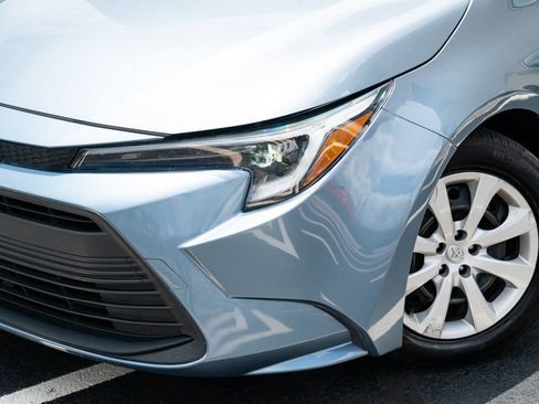 Used 2023 Toyota Corolla LE FWD image 3