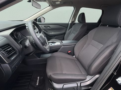 Used 2026 Nissan Rogue S FWD image 11
