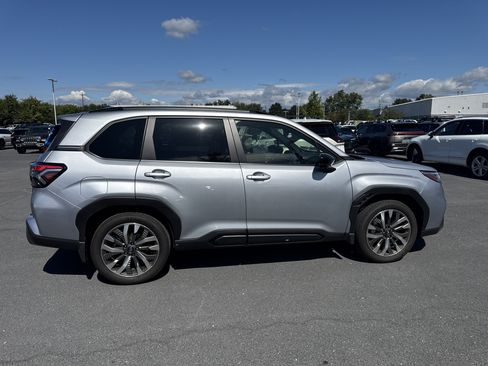Certified 2025 Subaru Forester Touring AWD/4WD image 32