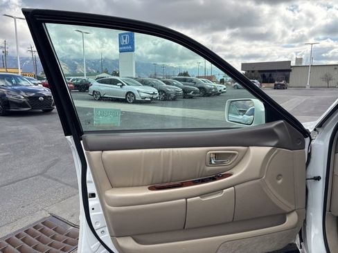 Used 2001 Toyota Avalon XL image 9