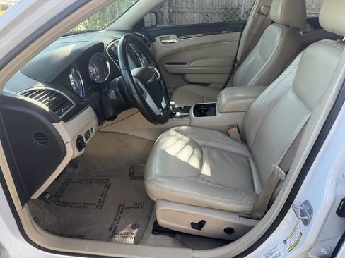 Used 2014 Chrysler 300 image 11