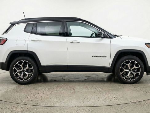 Used 2025 Jeep Compass Limited image 9