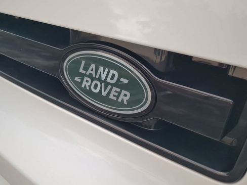 Certified 2025 Land Rover Defender 90 V8 AWD/4WD image 12