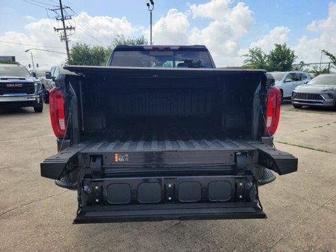 Used 2024 GMC Sierra 1500 AT4 w/ Technology Package AWD/4WD image 9