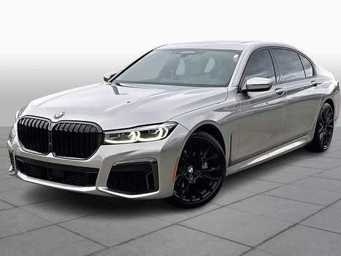 Used 2022 BMW 740i w/ M Sport Package image 1