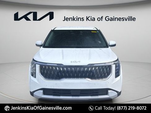 Used 2025 Kia Carnival FWD image 4