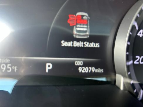 Used 2022 Toyota Highlander XLE AWD/4WD image 16