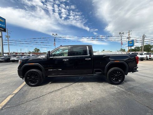 Used 2023 GMC Sierra 3500 Denali w/ Denali Black Diamond Edition AWD/4WD image 9