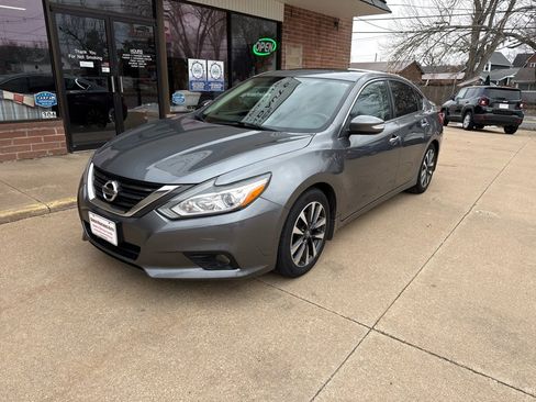 Used 2016 Nissan Altima 2.5 SL w/ 2.5 Technology Package image 2