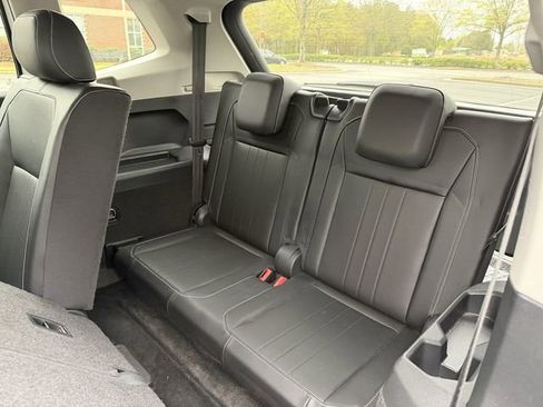 Used 2024 Volkswagen Tiguan Wolfsburg Edition image 33