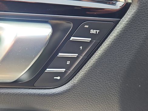 Certified 2026 Porsche Macan AWD/4WD image 20