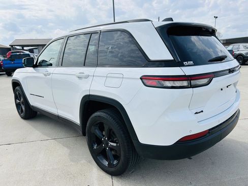 Used 2023 Jeep Grand Cherokee Limited w/ Luxury Tech Group II image 40