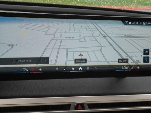 Used 2024 BMW iX xDrive50 w/ Premium Package image 22