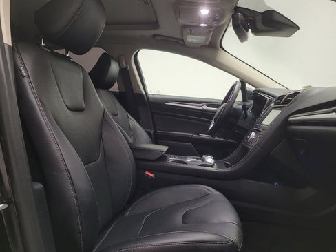 Used 2020 Ford Fusion Energi Titanium FWD image 21