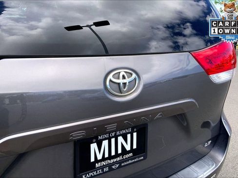 Used 2014 Toyota Sienna LE FWD image 28