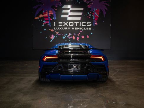 Used 2021 Lamborghini Huracan EVO image 5