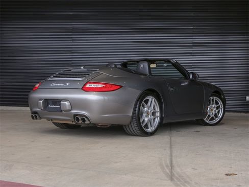 Used 2010 Porsche 911 Cabriolet image 7