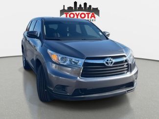 Used 2015 Toyota Highlander LE video 1