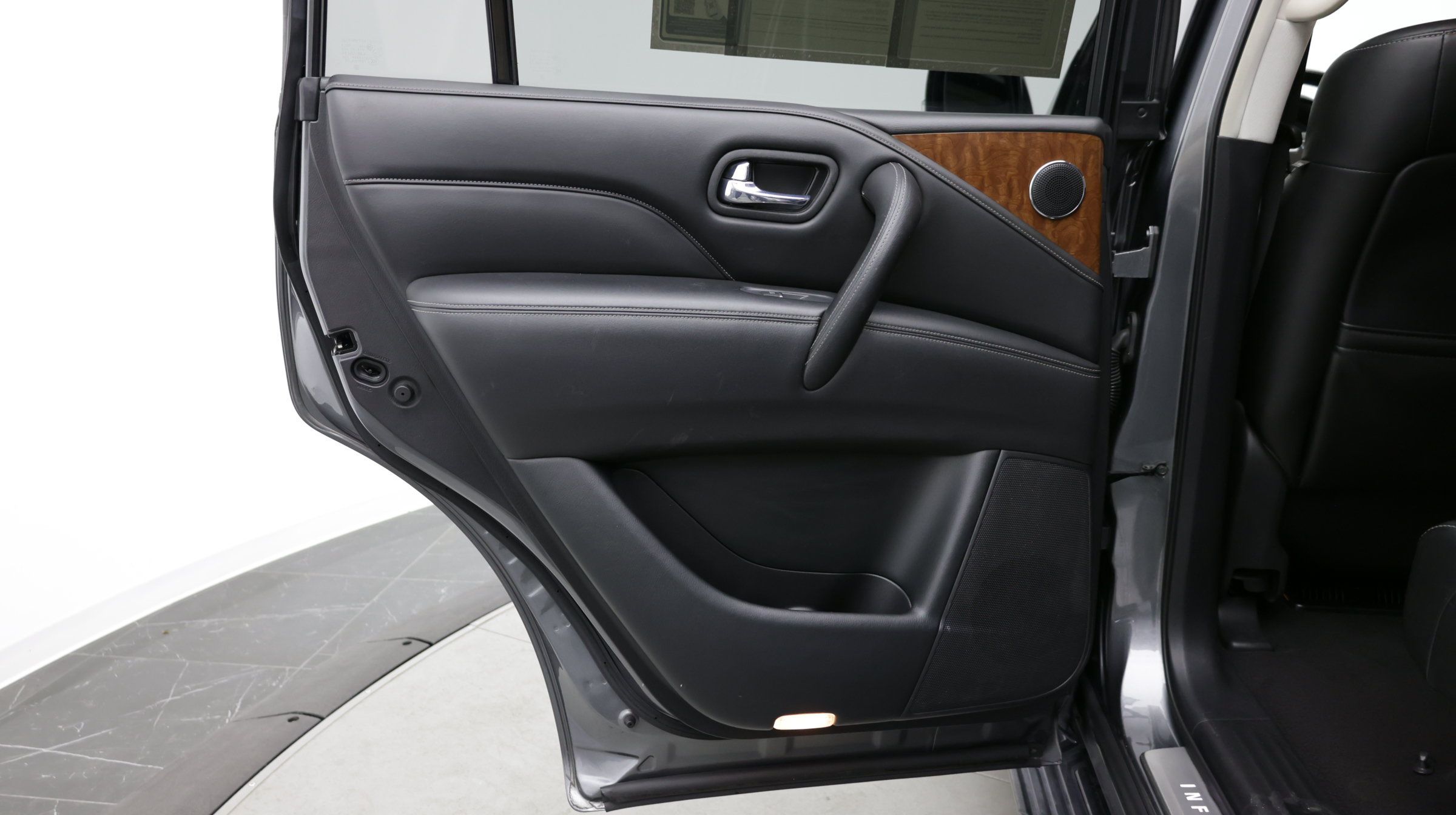 Used 2018 INFINITI QX80 2WD image 33