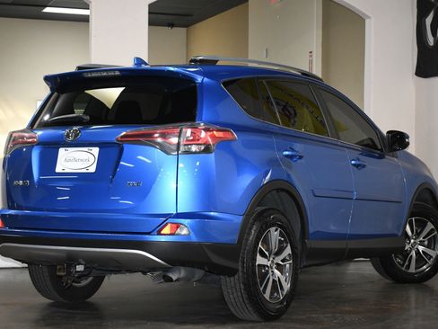 Used 2018 Toyota RAV4 XLE image 5