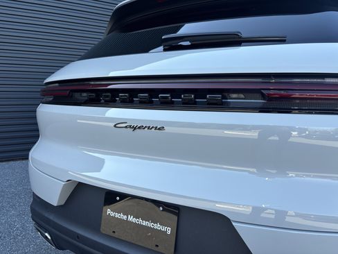 New 2026 Porsche Cayenne image 23