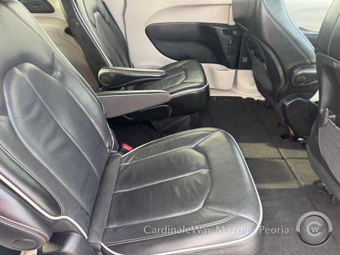 Used 2022 Chrysler Pacifica Limited image 16