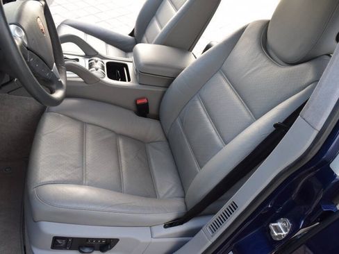 Used 2004 Porsche Cayenne Turbo AWD/4WD image 38