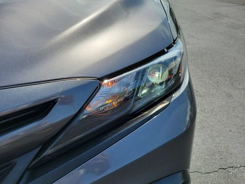 Used 2021 Toyota Camry SE FWD image 11