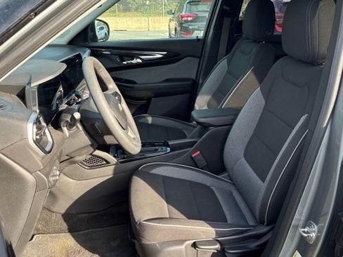 Used 2024 Chevrolet TrailBlazer LS w/ LS Convenience Package image 8