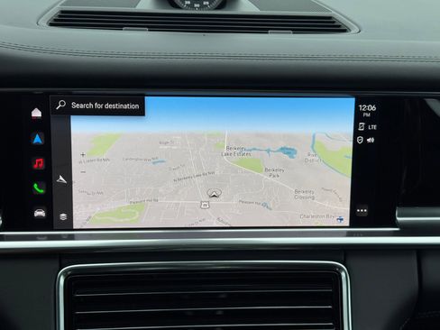 Used 2022 Porsche Panamera 4S w/ Premium Package image 26