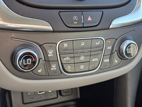 Used 2022 Chevrolet Equinox LT image 18