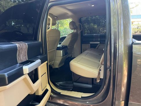 Used 2017 Ford F250 Lariat w/ Chrome Package image 14