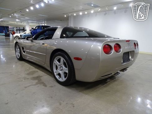 Used 1998 Chevrolet Corvette Coupe w/ Roof Pkg image 10