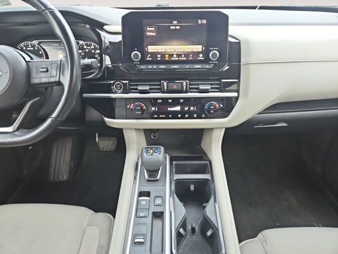 Used 2022 Nissan Pathfinder SV w/ SV Black Package image 11