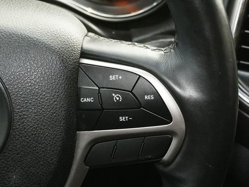 Used 2018 Jeep Grand Cherokee Altitude RWD image 19