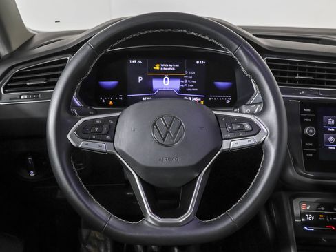 Used 2023 Volkswagen Tiguan SE w/ Panoramic Sunroof Package image 28