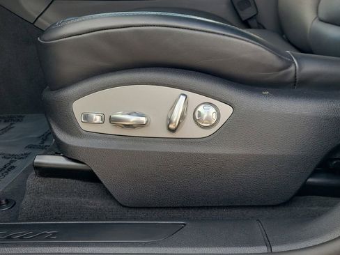 Used 2025 Porsche Macan AWD/4WD image 15