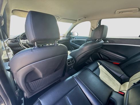 Used 2020 Genesis G70 2.0T image 22