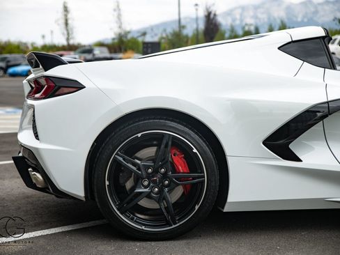 Used 2020 Chevrolet Corvette Stingray Coupe w/ Z51 Performance Package RWD image 16
