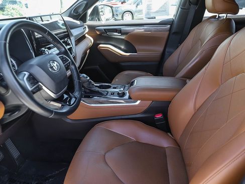 Used 2022 Toyota Highlander Platinum AWD/4WD image 17