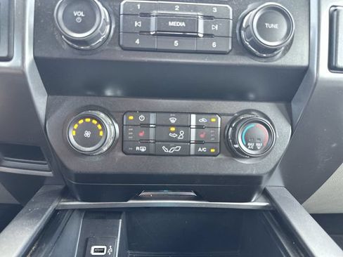 Used 2019 Ford F150 XLT w/ Equipment Group 302A Luxury AWD/4WD image 19