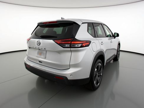 Used 2025 Nissan Rogue SV image 9