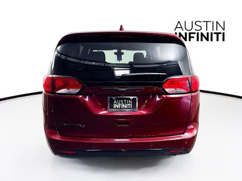 Used 2020 Chrysler Pacifica Touring w/ S Appearance Package image 7